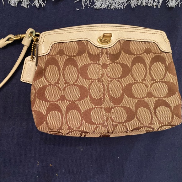Designer Vintage Coach Monogram Wristlet - Picture 2 of 6